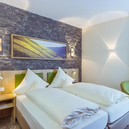 Weinberghotel Nalbach 3* Reil