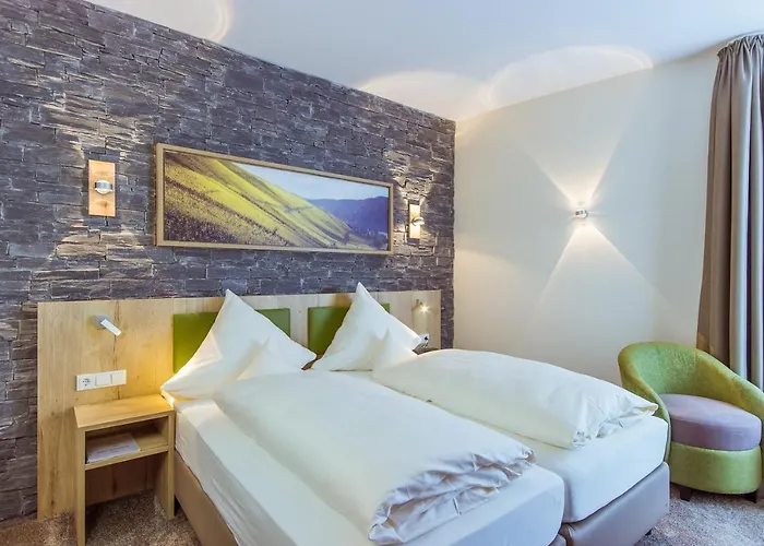 Weinberghotel Nalbach 3* Reil